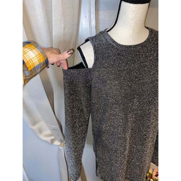NWT Michael Kors size Medium $98 Black Silver Open Shoulder Blouse with Stretch - Picture 3 of 11